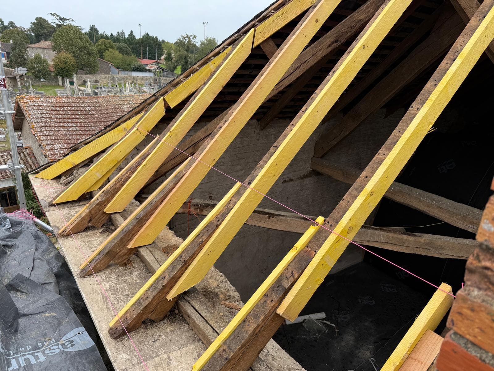 Chevrons neufs fixés en renfort des bois anciens