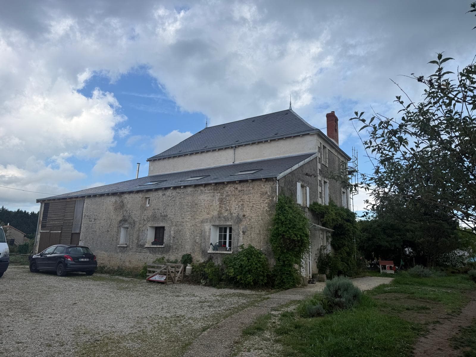 Toitures terminées, fenêtres de toit intégrées