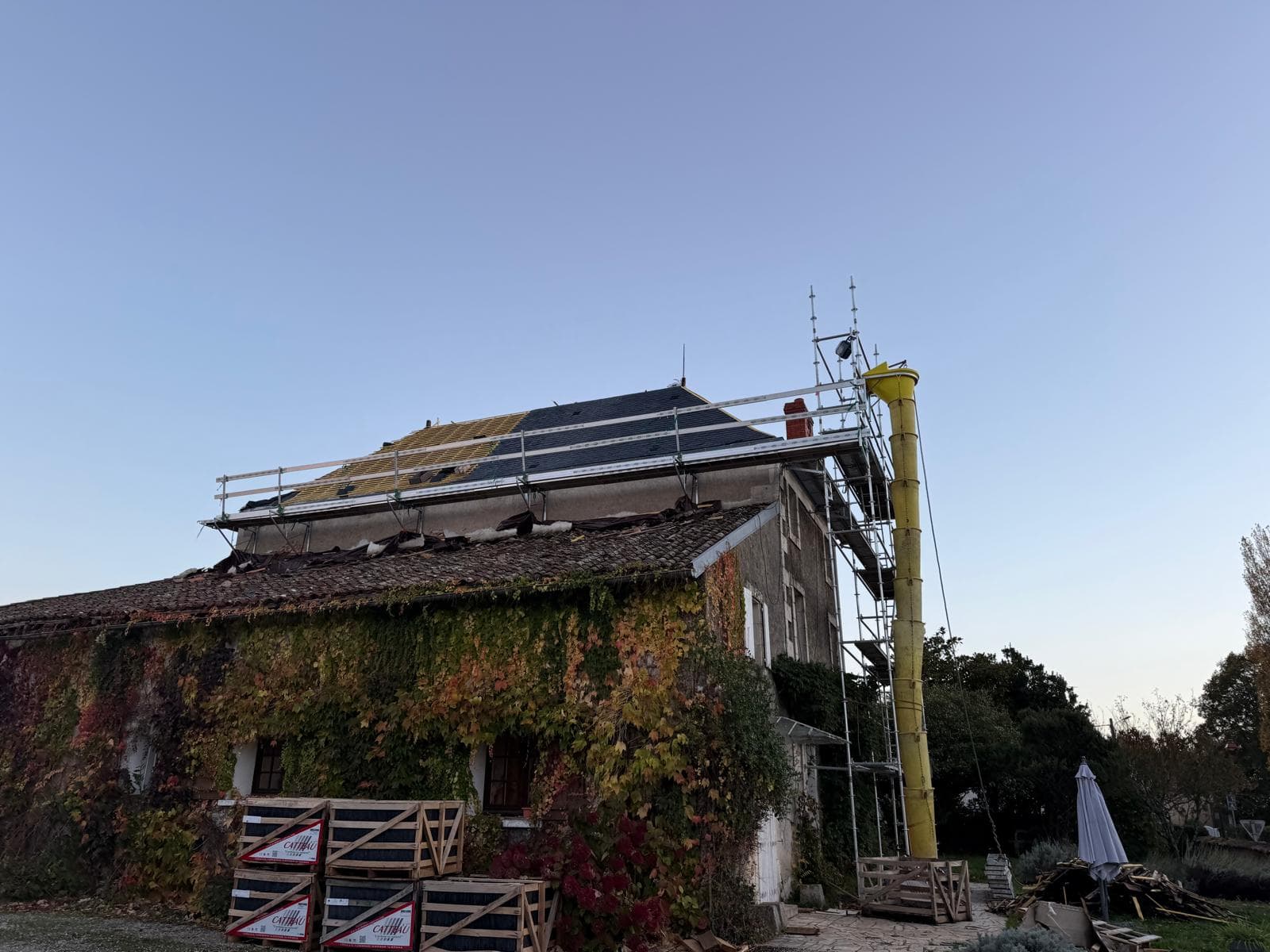 Remplacement complet de la toiture d'une maison ancienne